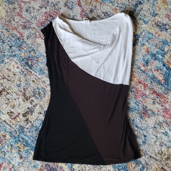 Studio Y Tops - Womens scoop shirt